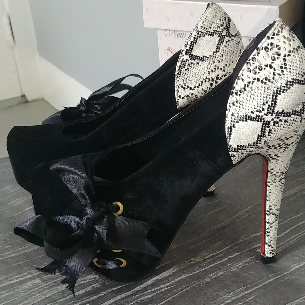 NWOT women's weiyali pumps sz.7